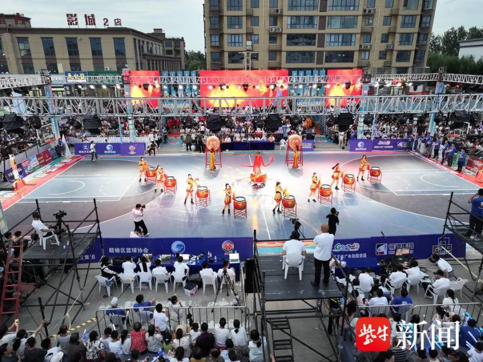 严密的防守, 当晚的联赛, src