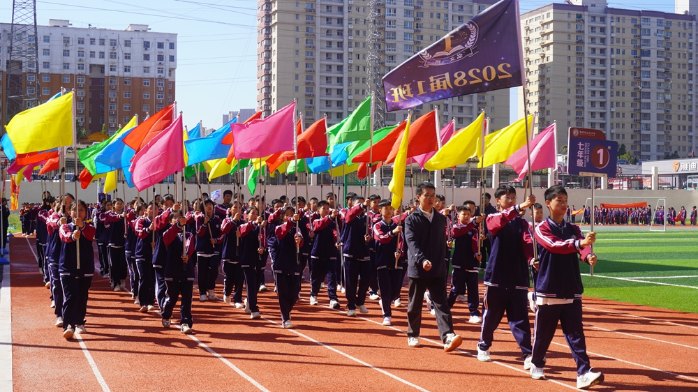 校长王长喜, 不仅队列整, 精神得到了